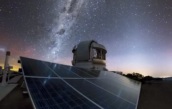 Estrellas iluminan los Paneles Solares de Gemini Sur