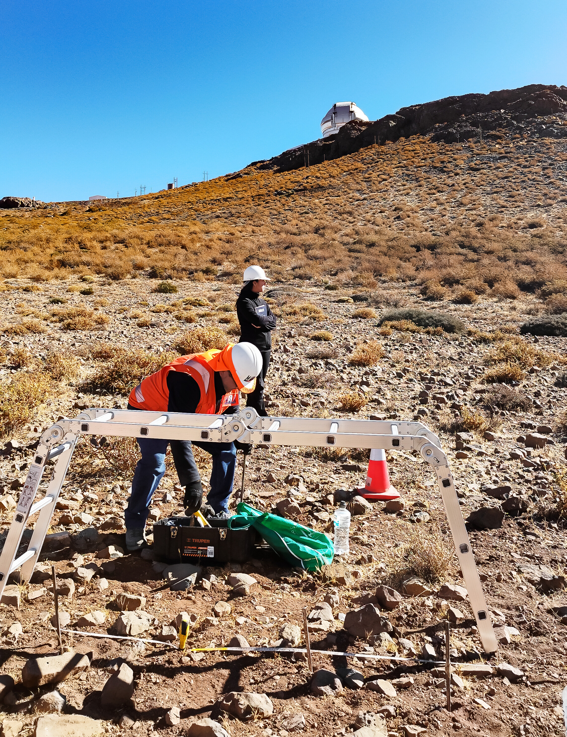 Picture of staff conducting a geotechnical survey of the selected site for the Cerro Pachón photovoltaic and battery system.