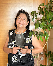 Ganadora del Premio AURA-Padre Picetti, María Angélica López Ulloa