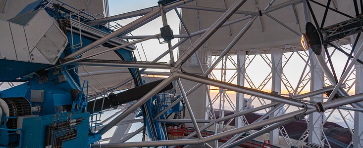 Gemini North telescope - side view