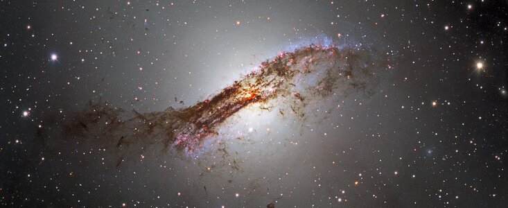 Centaurus A con la Cámara de Energía Oscura