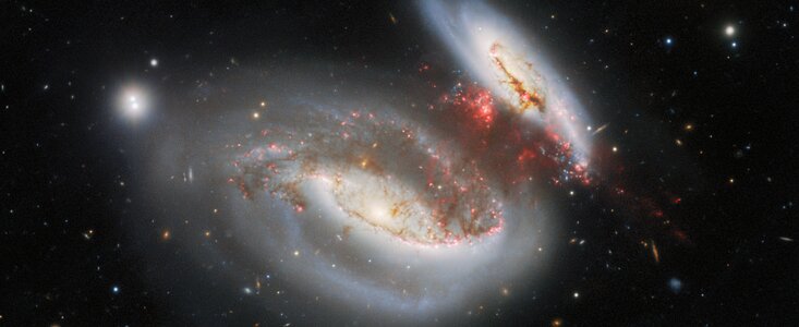 ‘Galaxias Taffy’, producen un puente de material formador de estrellas