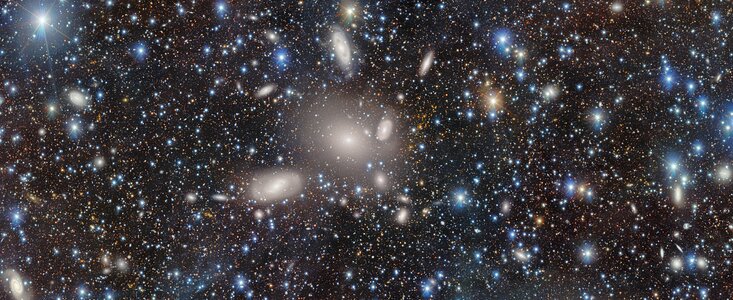 Dark Energy Camera Captures the Glittering Galaxies of the Antlia Cluster