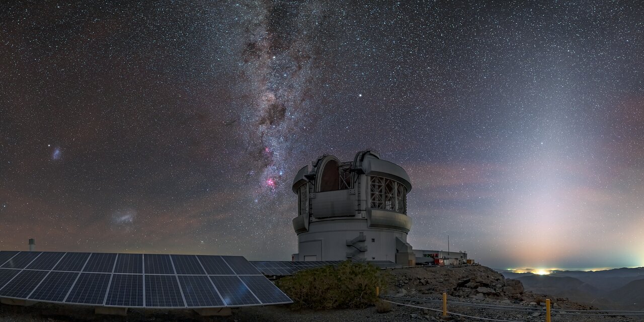 Photograph of Gemini South telescope 