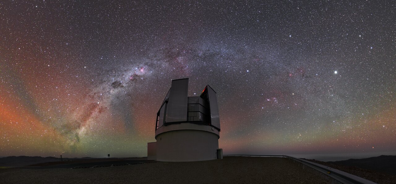 The Milky Way arc over the VISTA in UHD | ESO