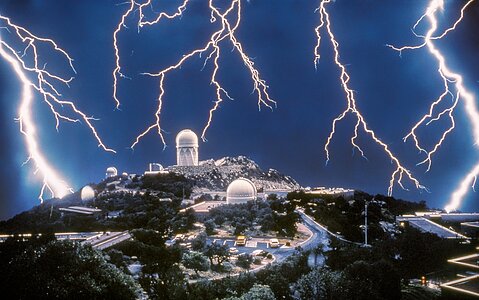 Una histórica tormenta eléctrica en Kitt Peak