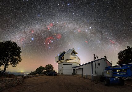 Un panteón sobre el Telescopio WIYN