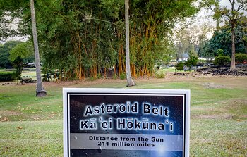 Calcomanía en el Parque y los Jardines Liliʻuokalani en Hilo