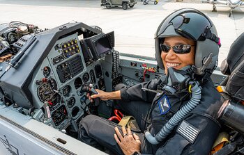 Sian Proctor en el entrenamiento de jet de combate en Bozeman, Montana