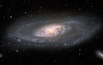 Inigualable imagen galáctica de Messier 106
