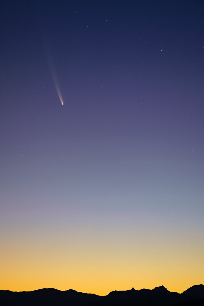 Comet C/2023 A3 (Tsuchinshan–ATLAS)﻿ high over CTIO