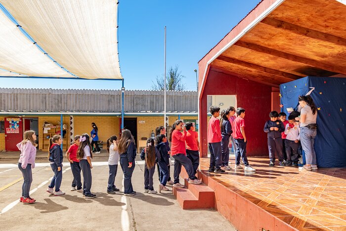 Students participate in Dark Sky awareness activity during Viaje al Universo 2024