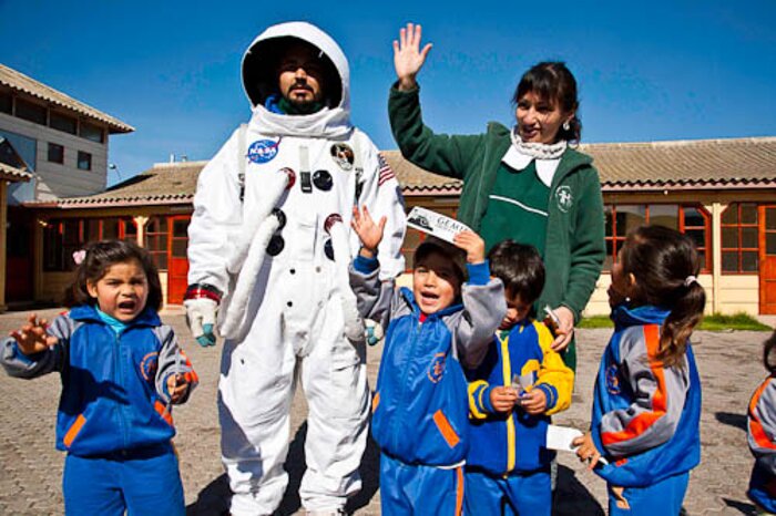 Children learn from astronauts