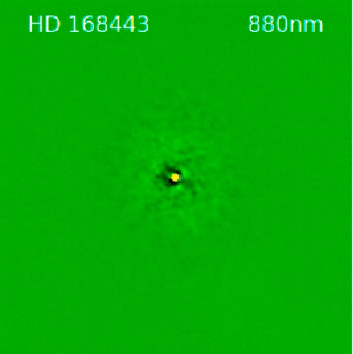 Imagen moteada del HD 168443
