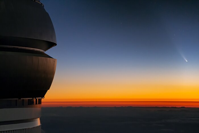 Cometa NEOWISE sobre Gemini Norte