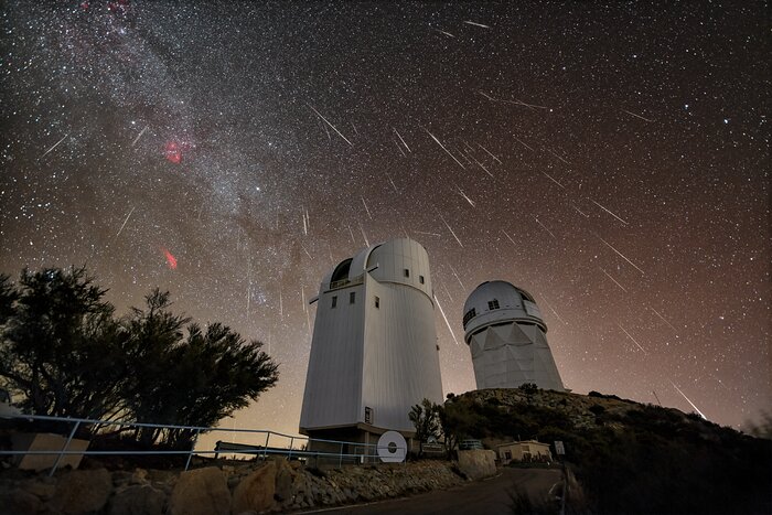 Fuegos artificiales cósmicos sobre Kitt Peak