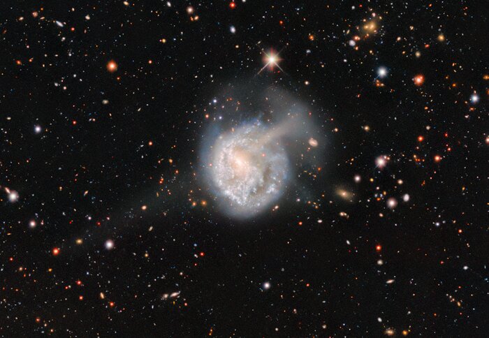 Historia de las Mareas que moldearon NGC 922