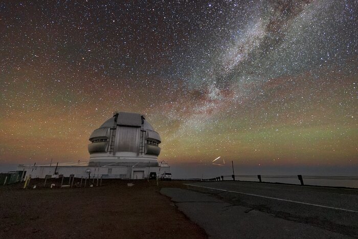 Un triángulo de satélites cerca de Gemini Norte