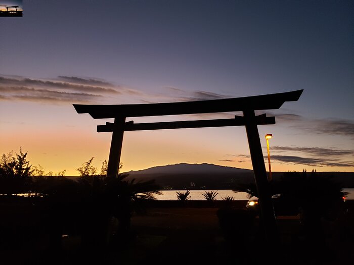 A view of Maunakea from Liliʻuokalani Gardens