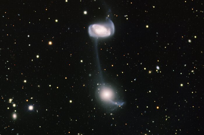 Sistema Keenan Arp 104 (NGC 5216 y NGC 5218)