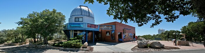 Kitt Peak Visitors' Center panorama, exterior