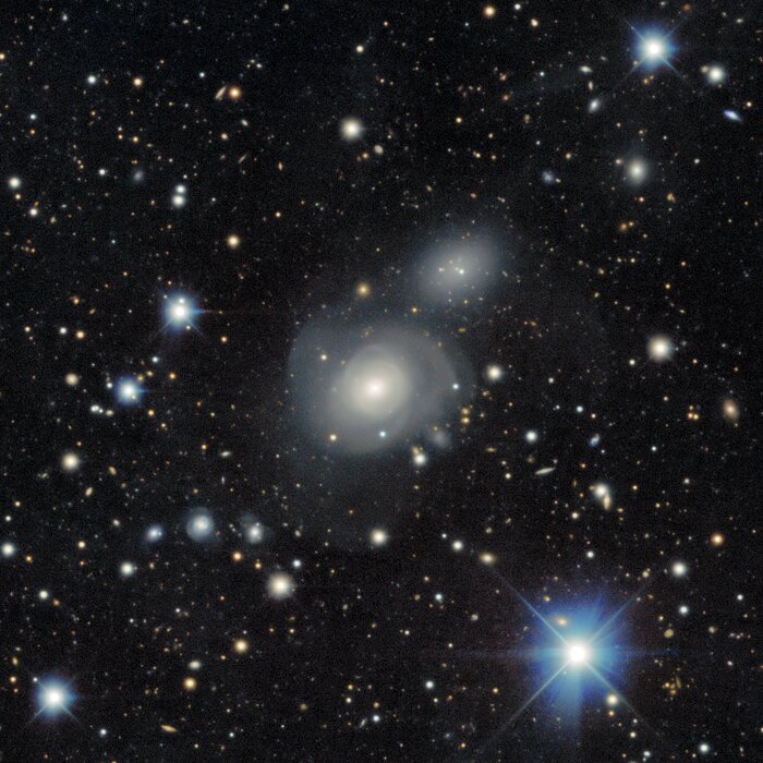 Primer plano de la galaxia espiral LEDA 744285