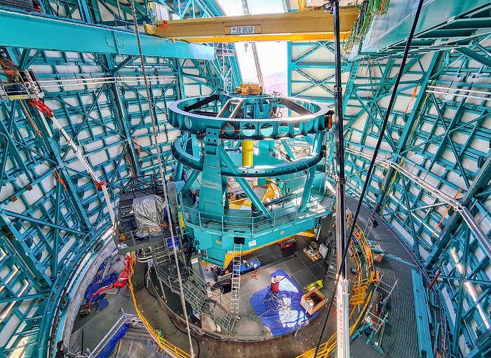 Ensamblaje de la montura del telescopio Rubin