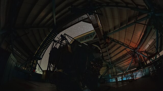 Watch the WIYN 3.5-meter Telescope in Action